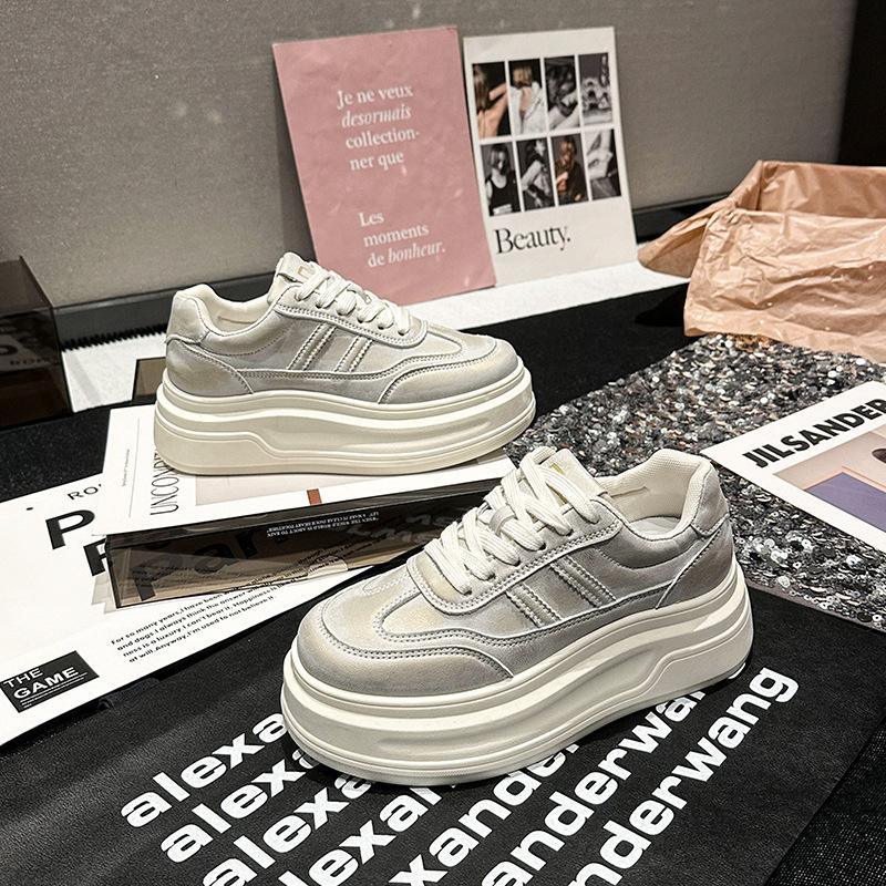 Европейские маленькие белые туфли женские кожаные толстые подошвы показывают тело новые популярные универсальные увеличивающие рост маленькие спортивные туфли для кексов