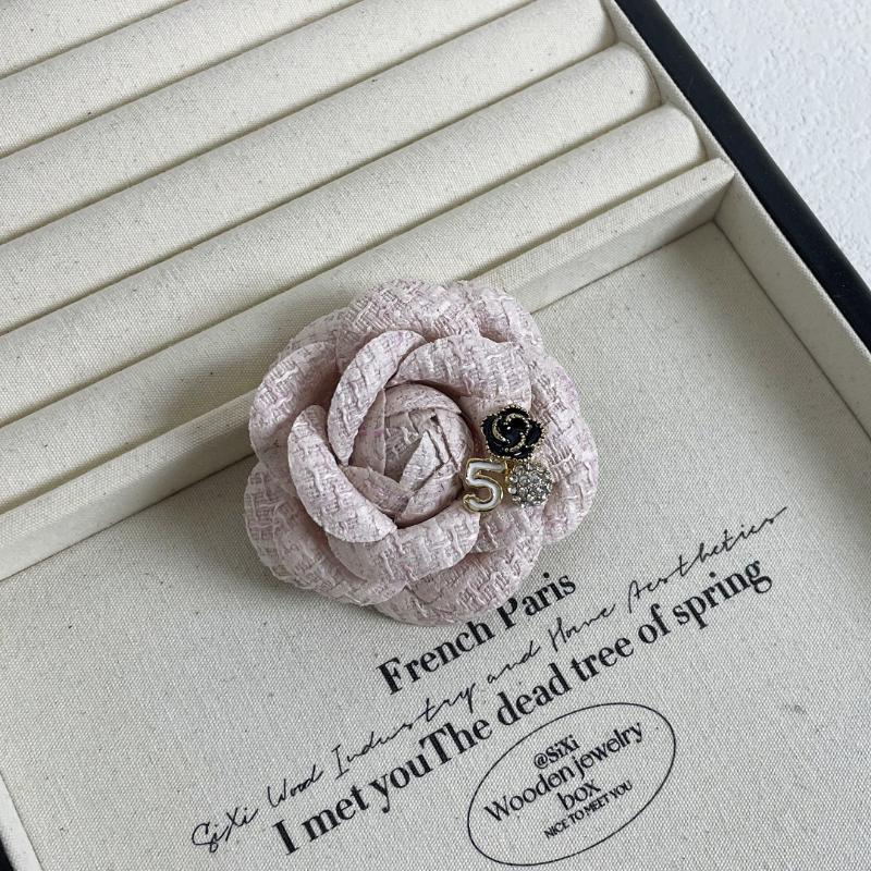 Korean Fabric Camellia Brooches For Women Handmade Flower Lapel Pins Elegant Clothing Jewelry Accessories Corsage