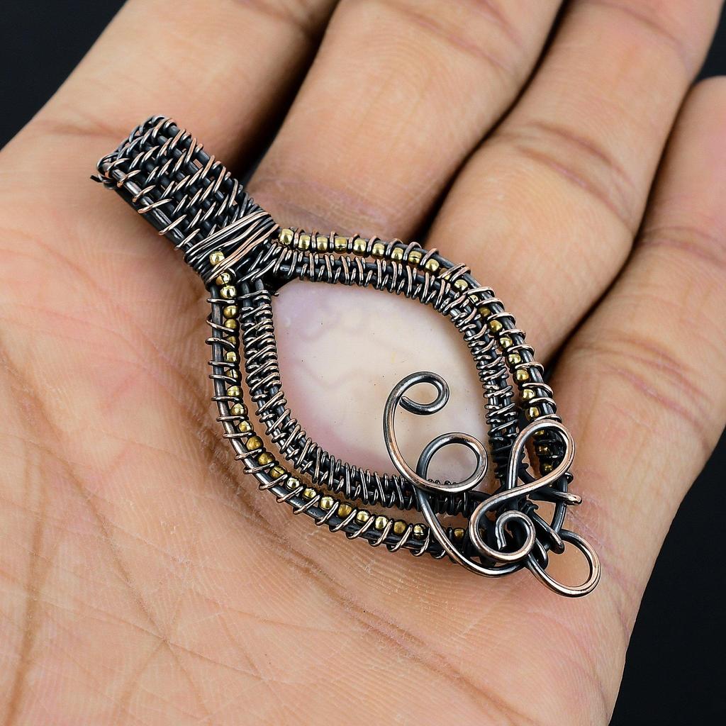 Подвеска из розового опала ручной работы, обернутая медной проволокой 999 пробы, уникальное дизайнерское украшение, для женщин