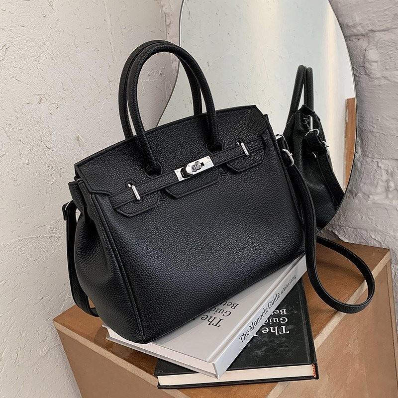 Modern Large Handbag For Women With Soft Pu Lining And Ample Storage Space