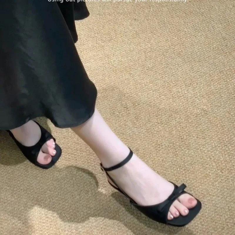 Женская обувь 2024 года, женские босоножки с пряжкой и ремешком, модные босоножки для вечеринок, женские туфли с завязками-бабочками и квадратным носком на тонком каблуке для женщин