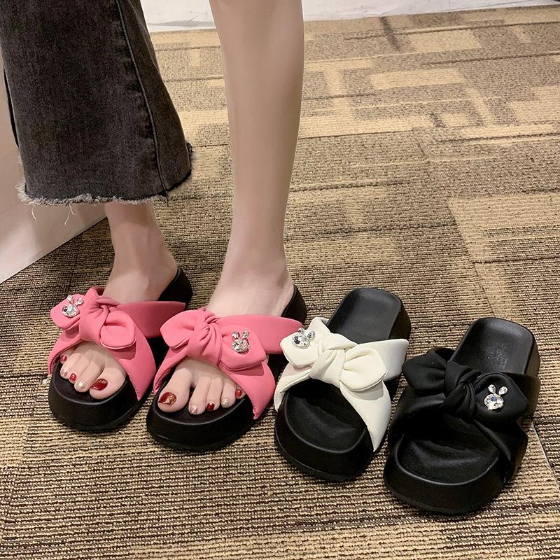 Женские шлепанцы на толстой платформе, новые летние модные шлепанцы со стразами на толстой подошве, женские сандалии с открытым носком, нескользящие, пляжная обувь