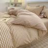 Простой комплект из четырех предметов из чистого хлопка, простыня из стираного хлопка в клетку, пододеяльник, комплект из трех предметов из хлопка для общежития