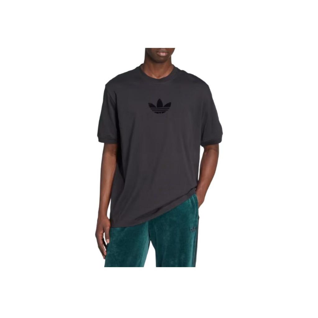 adidas Мужская футболка с коротким рукавом и круглым вырезом, свободного кроя, с узором логотипа Originals, черный цвет JW5913