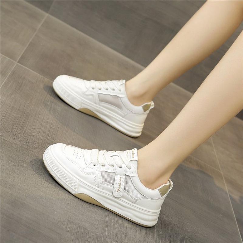 Маленькие белые туфли женские универсальные сетчатые дышащие на плоской толстой подошве 2025 весна и осень тонкие новые взрывные повседневные кроссовки для папы спортивные кеды