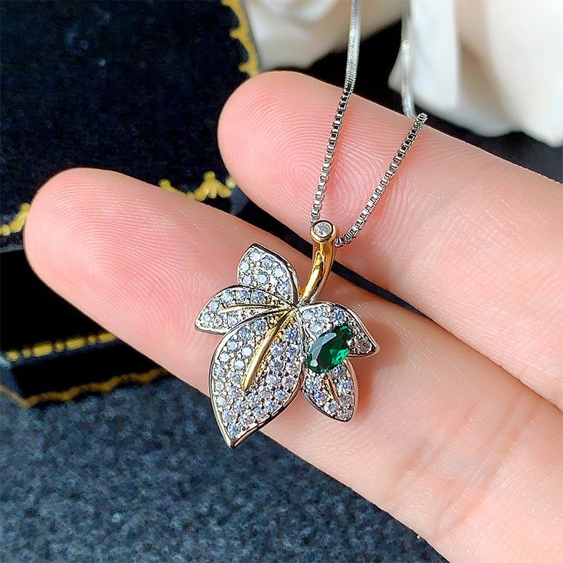 Осенне-зимний комплект ювелирных изделий, ювелирные изделия в форме кленового листа, серьги-гвоздики, ожерелье, кольцо, мода, свет, роскошь, изумруд, женский