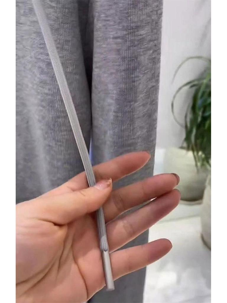 Женская однотонная толстовка с капюшоном нестандартного кроя из коллекции осени 2023 года — модный топ с длинными рукавами.