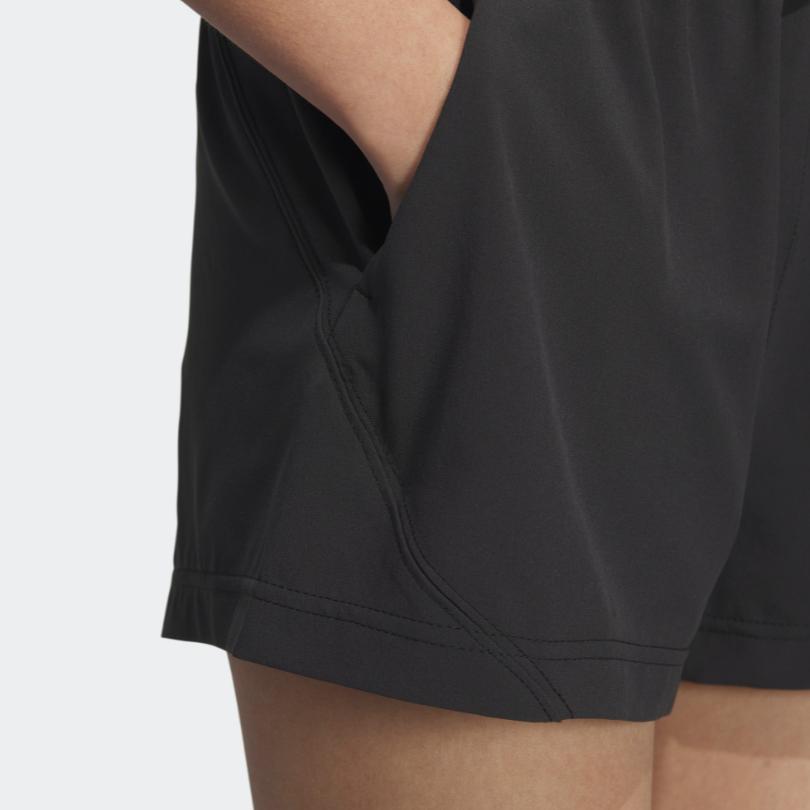 adidas Спортивные шорты женские черные умеренной длины бермуды HY2838