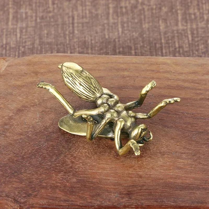 Micro Carved Brass Bee Mini Ornament Exquisite Insect Desktop Decoration Craft Home Decoration Bee Tea Pet Ornament Miniatures