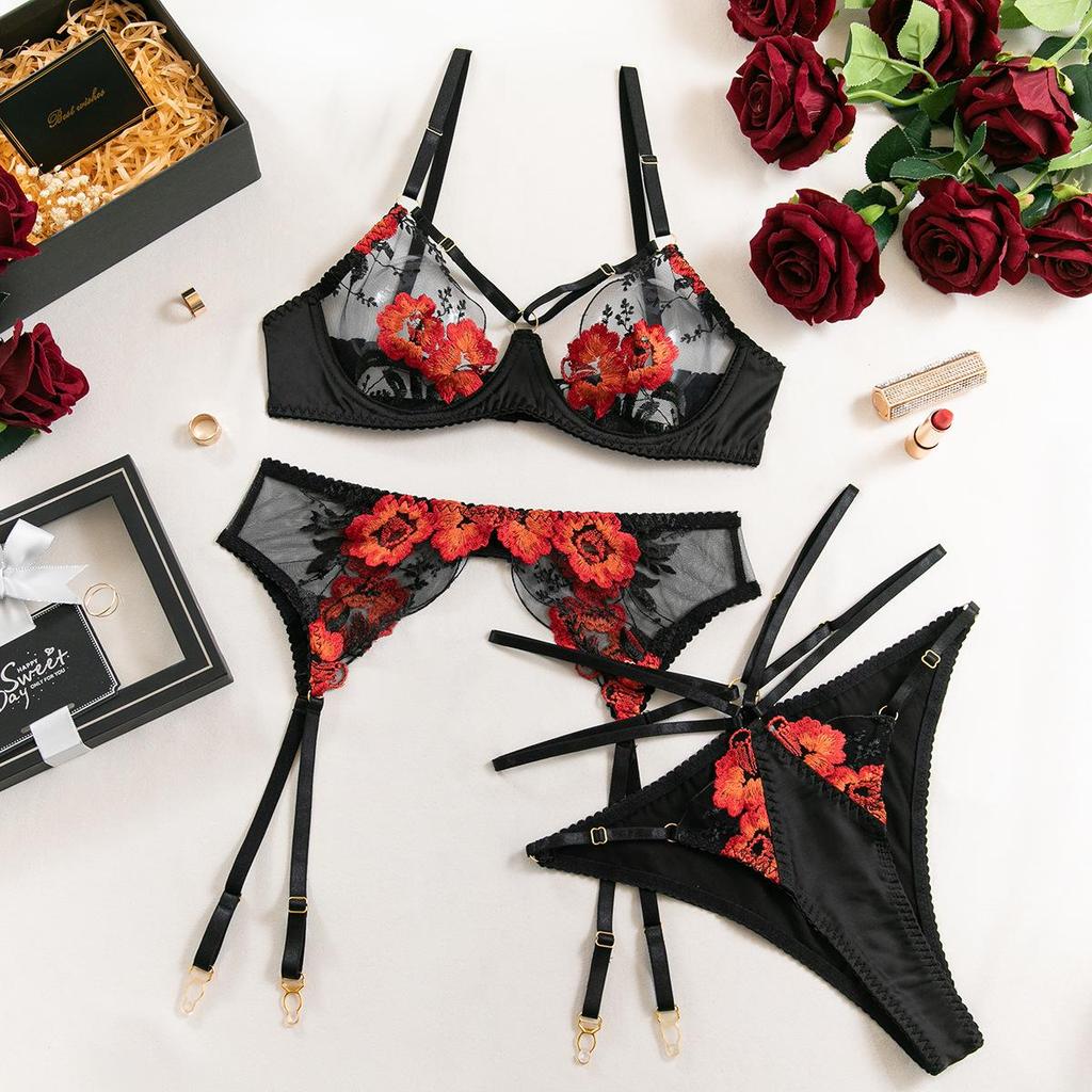 Европейский и американский сексуальный вышитый комплект нижнего белья - Прозрачный вырез Искушение, Дразнящая страсть Набор из трех предметов