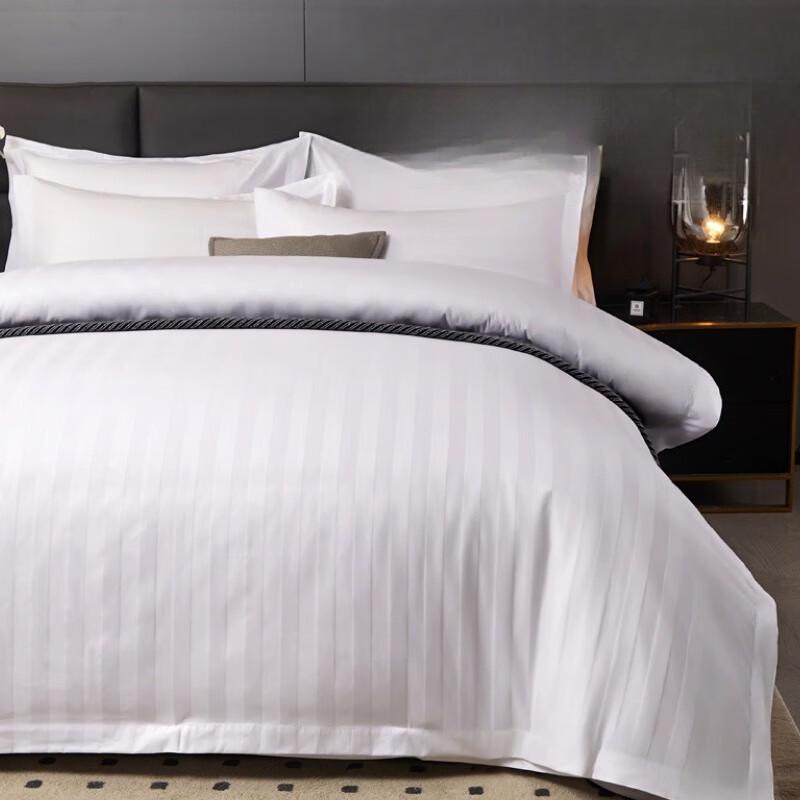 Mling Pure White Hotel & Homestay Duvet