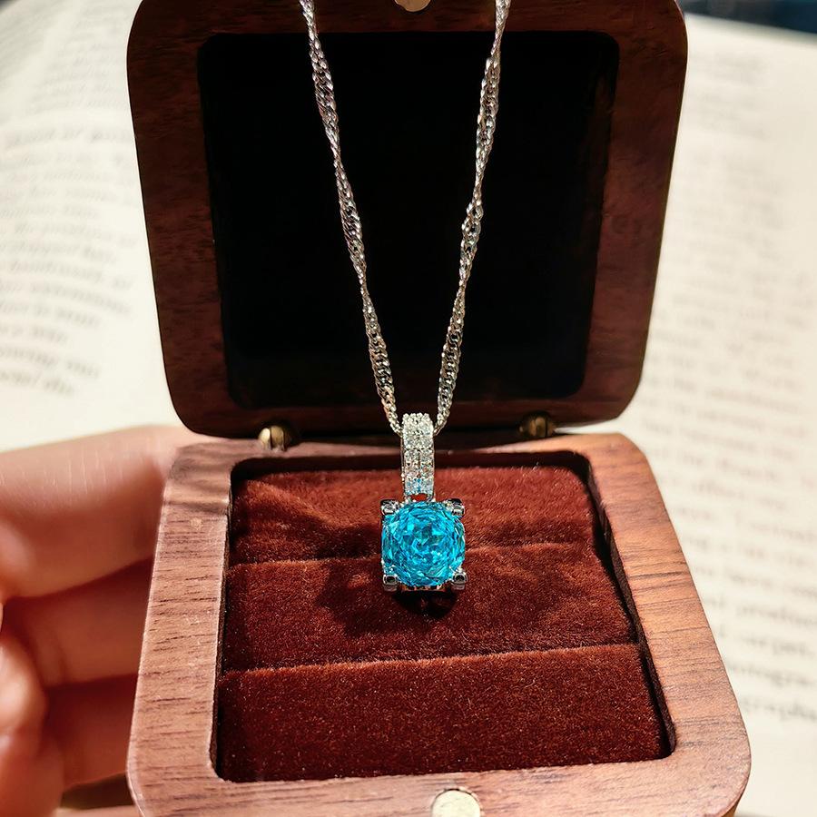 Классическое ожерелье-подвеска 'Голова быка' с розовым звездчатым анисом, огранка 'роза', параиба, красочные серьги-пусеты с бриллиантами, кольцо с розовым бриллиантом, браслет цвета морской волны