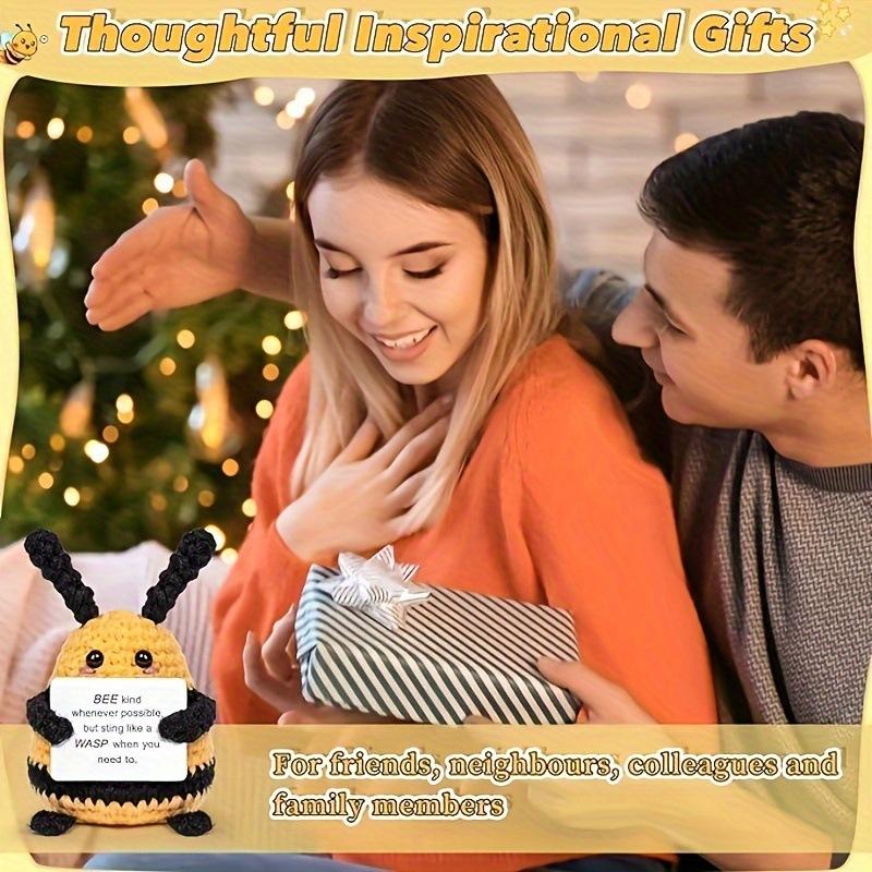 New Handmade Knitted Positive Bee Dolls Ornament Home Decoration Funny Big Butt Bee With Card Room Decor Christmas Party Gifts