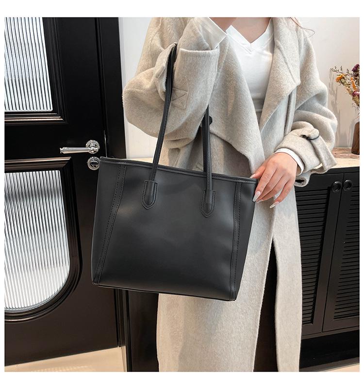 2024 Retro Large Capacity Women's Tote: Stylish Korean-Style, Trendy Autumn/Winter Single Shoulder Commuter Bag