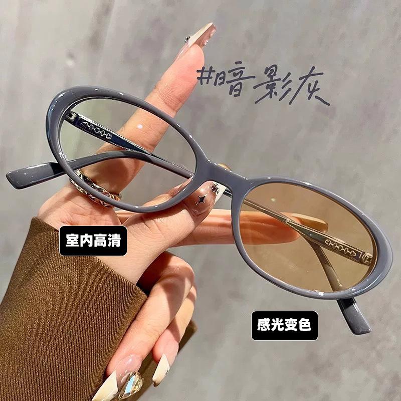New nerd oval small frame cat eye color-changing glasses anti-ultraviolet flat glasses women can be equipped with degrees