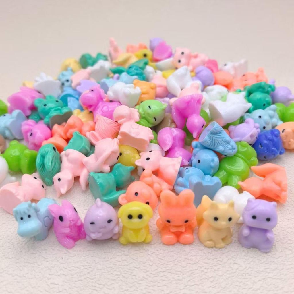 50PCS Mini Resin Animals Variety Pack, Random Assorted Tiny Resin Animal Figurines Glow in the Dark for Fairy Garden Accessories, Aquarium and Micro