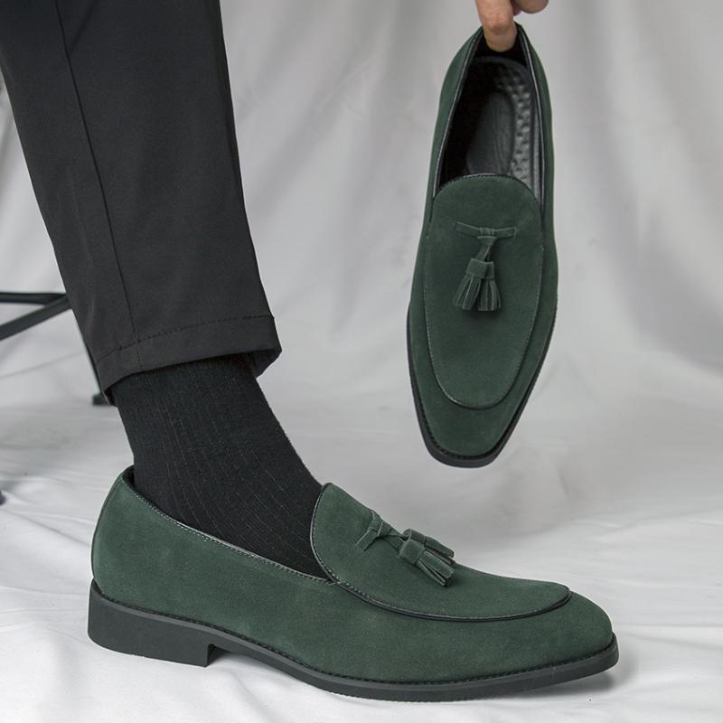 Модная мужская обувь в британском стиле с острым носком и кисточками, повседневная, из кожи, модного бренда, из замши, удобная, формальная, деловая, кожаная