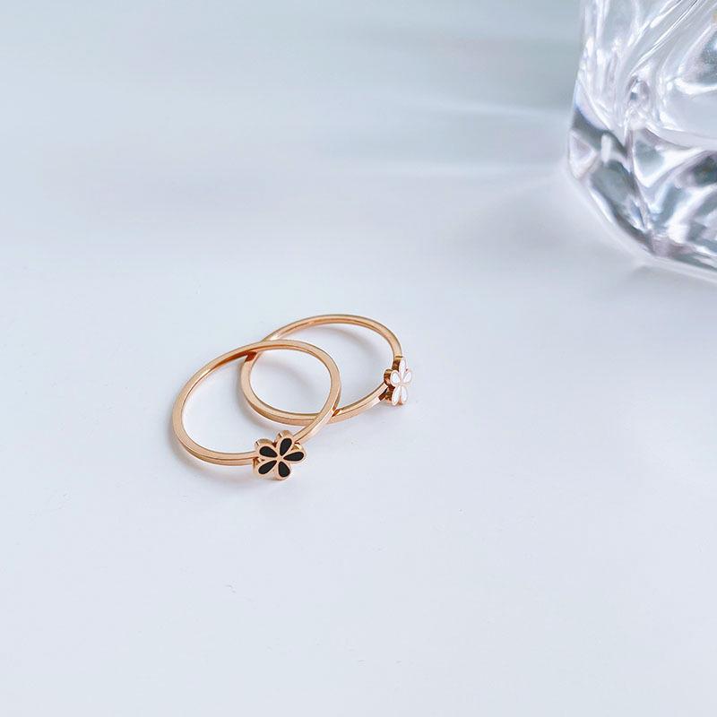 Корейское кольцо из титановой стали с черно-белой маргариткой — минималистичный, шикарный дизайн для женщин, модный стиль для указательного пальца.