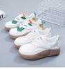 Модная повседневная обувь для женщин 2024 года, новые весенние кроссовки для женщин, маленькие белые туфли, кроссовки на толстой подошве