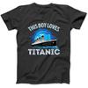 Этот мальчик любит RMS Titanic Просто мальчик, который любит Титаник Детская футболка Свитшот Худи Топ для мужчин Женщин Детей Черный(1)