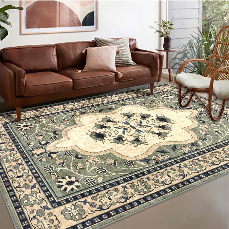 Современный бархатный ковер с элегантным цветочным узором в золотых и нейтральных тонах