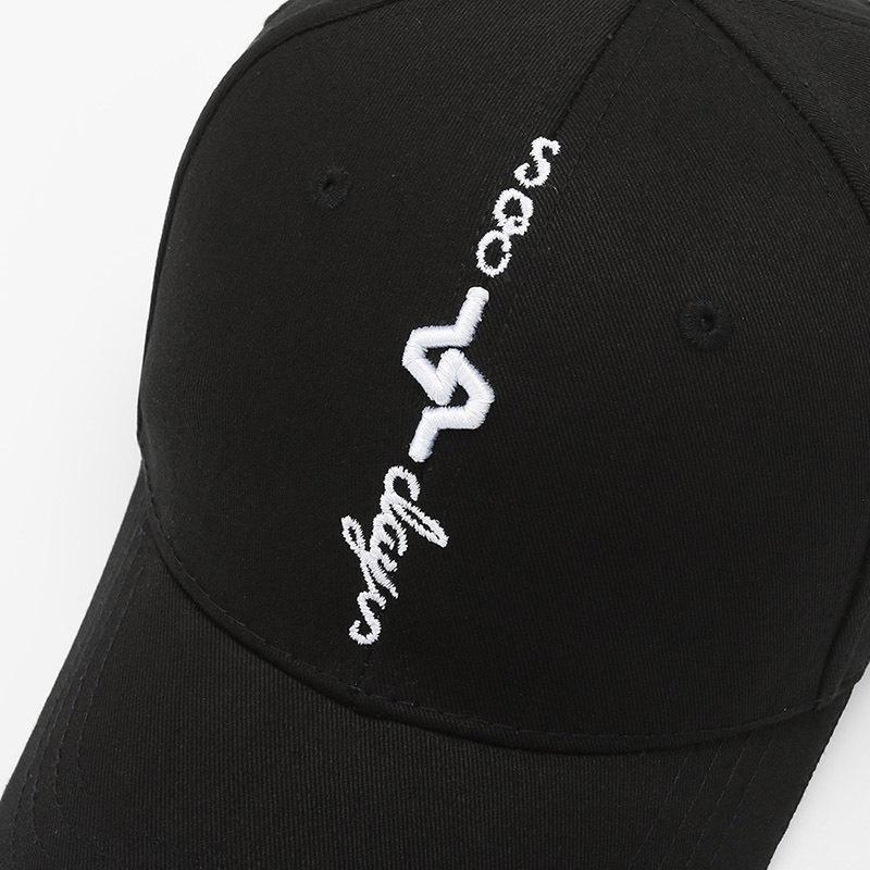 Трендовая хлопковая бейсболка с козырьком-утконосом и вышитым буквенным дизайном на все сезоны