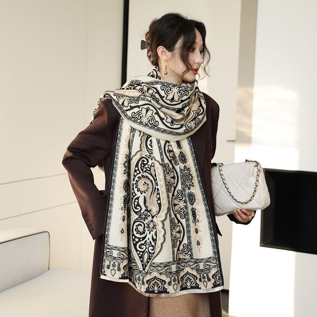 Women's Vintage Floral Jacquard Scarf - Imitation Fleece Thick Windproof Shawl Wrap, Soft Warm Winter Scarf with Botanical Print for Casual Travel