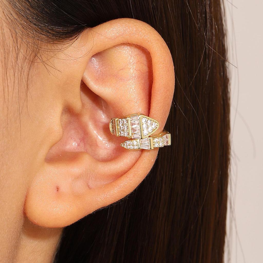 Элегантные серьги-клипсы в виде змеи с бриллиантами - без прокола, минималистичная мода, нишевый дизайн