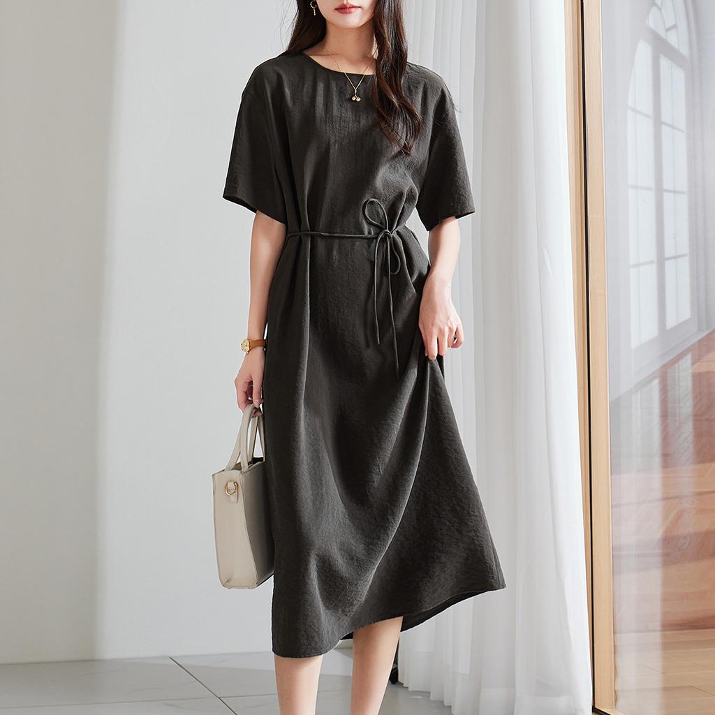Wrinkle feeling extremely simple style round neck short sleeved mulberry silk dress 2026 summer commuting versatile mid length skirt
