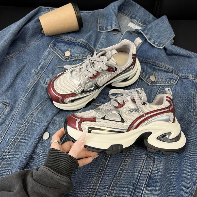 Модная тенденция увеличивает платформу папы обувь женские 2025 новые осень и зима популярные бархатные легкие жареные уличные кроссовки