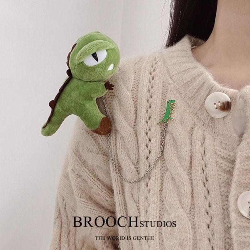 Cute Plush Dinosaur Brooch With Chain Cartoon Animal Brooch Pin Creative Clothing Accessory For Sweater Coat Backpack Gift Funny