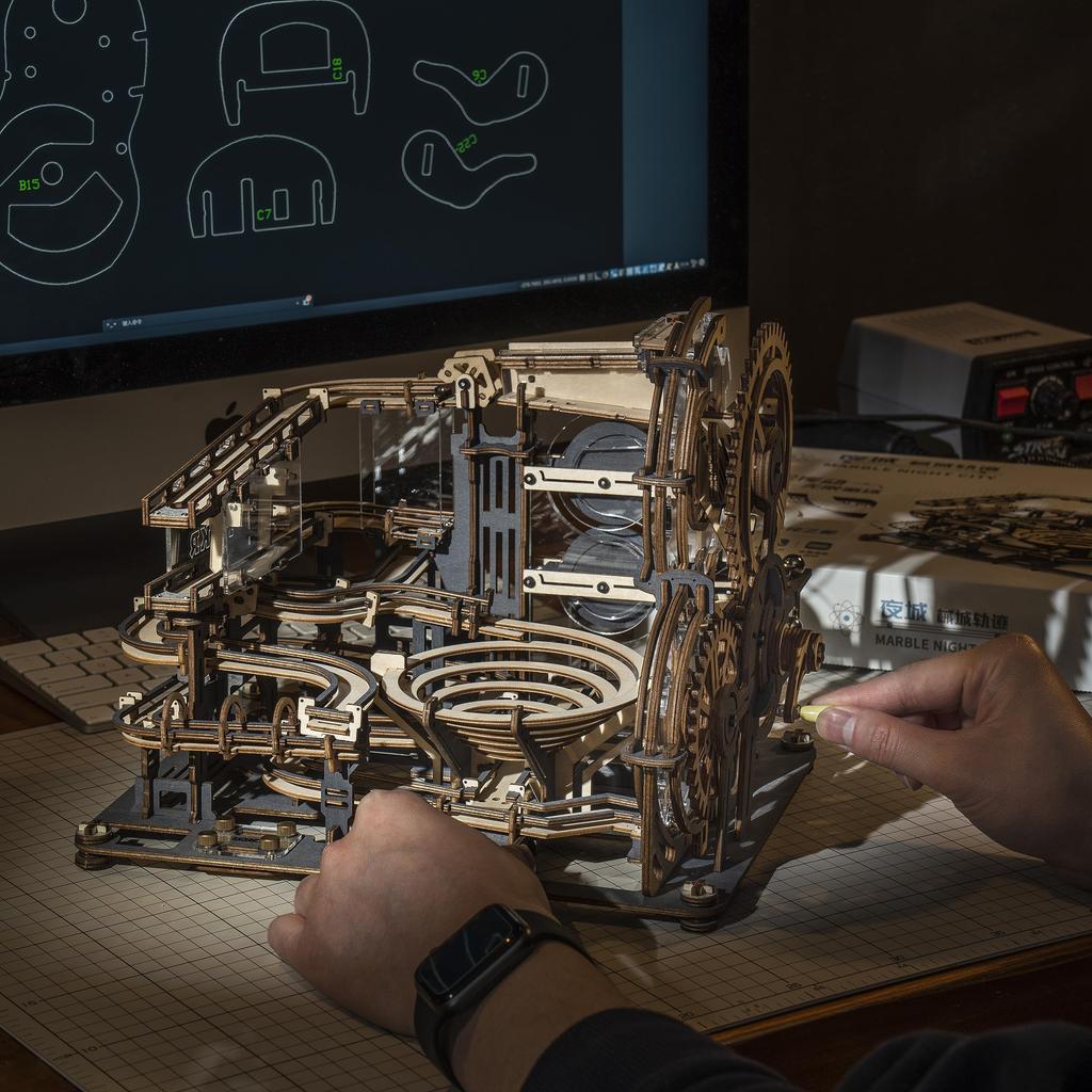 Движущаяся 3D деревянная головоломка-подставка Серия «Ночь» с японскими инструкциями Tsukurundesu® (Мраморный город)