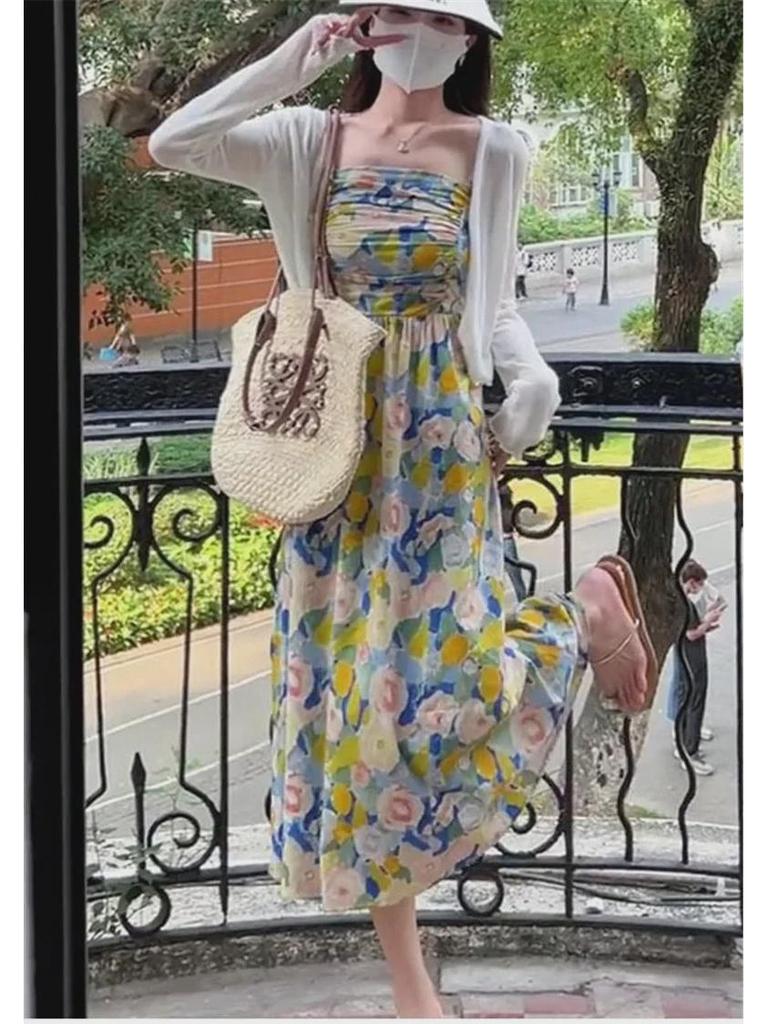 Женское облегающее платье с цветочным принтом на подтяжках - лето 2024 г.