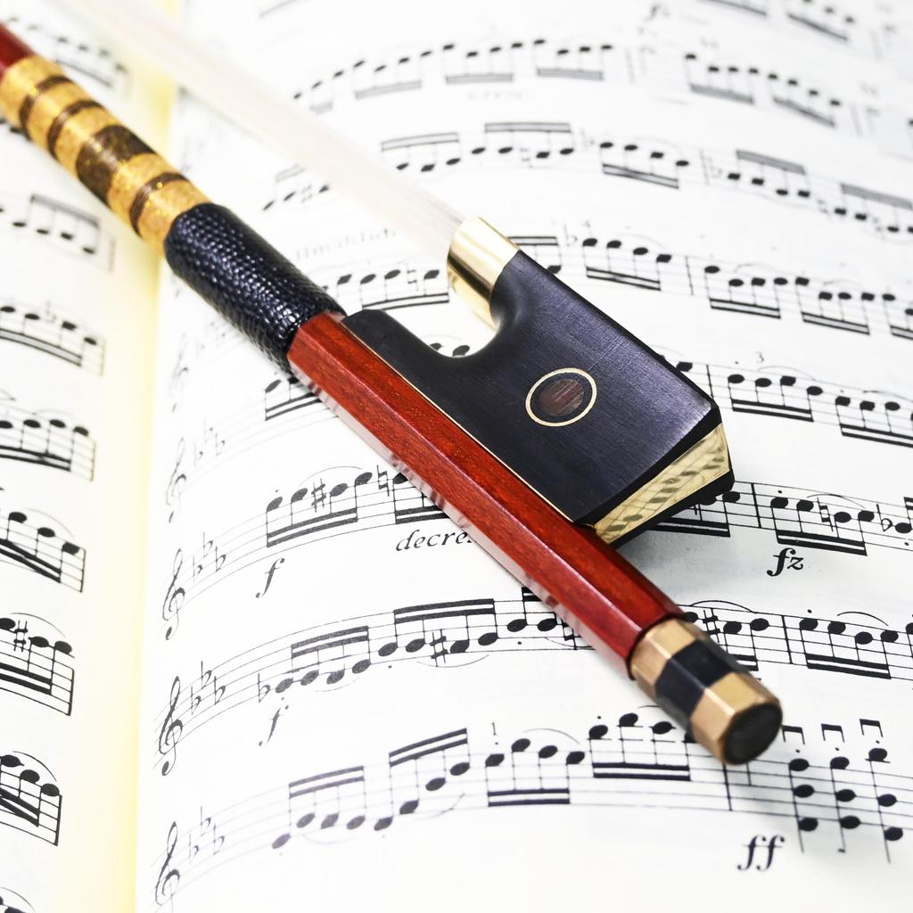 Смычок для скрипки из Пернамбуку, размер латунного фитинга, модель Sweet sound Смычок для скрипки из Пернамбуку [Популярная модель] 4/4