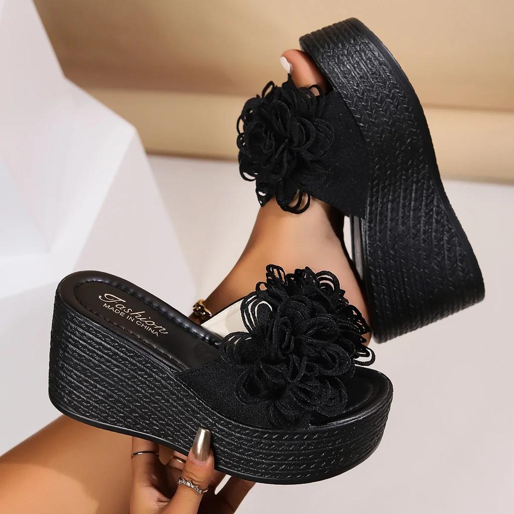 Женские тапочки на танкетке 2024 года, новые летние пляжные босоножки на платформе, модные цветочные тапочки, женские тапочки на высоком каблуке, шлепанцы с круглым носком