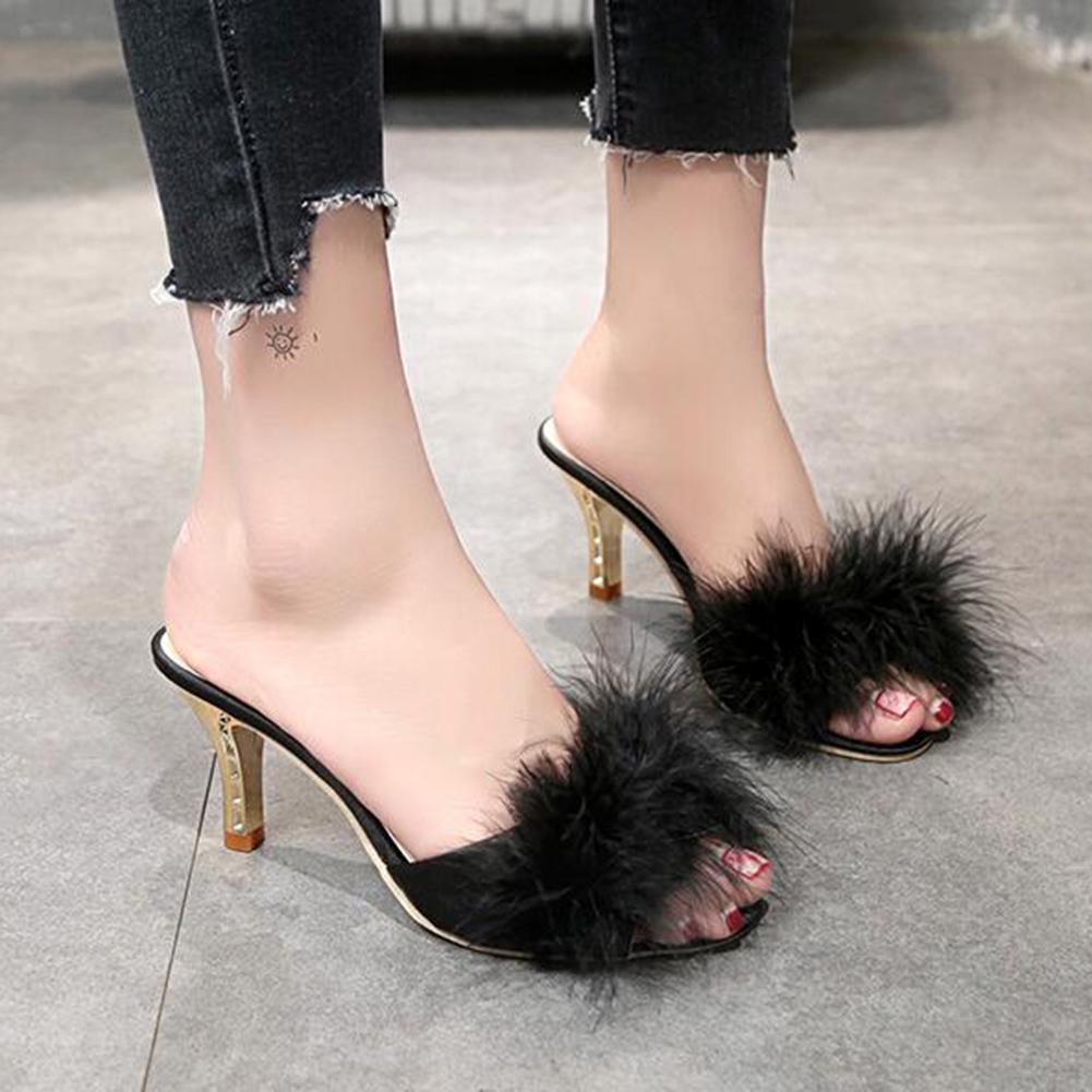 Женские шлёпанцы на каблуке с перьями