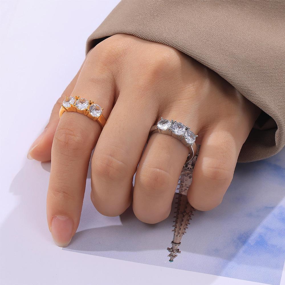 Кольцо Niche с четырьмя когтями, инкрустированное круглым цирконием, простой дизайн Niche High-End, титановая сталь, покрытая 18-каратным золотом