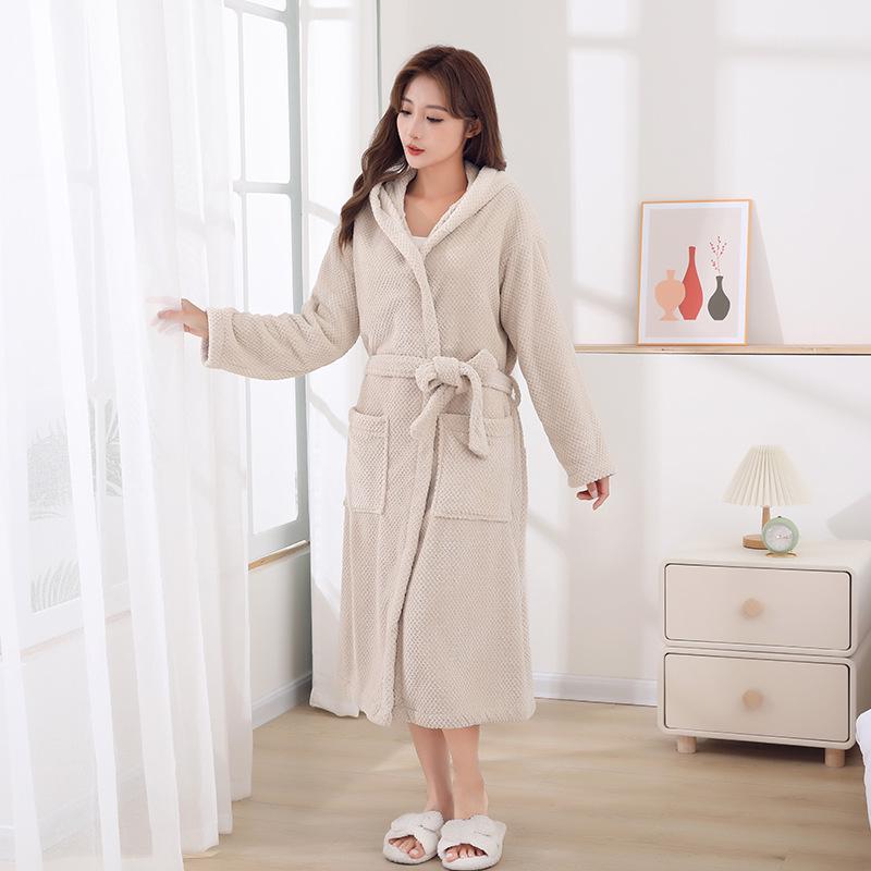 Четыре сезона Мерау Халат из кораллового флиса с капюшоном: Плотное, носимое банное полотенце с перекрестной завязкой и длинными рукавами.