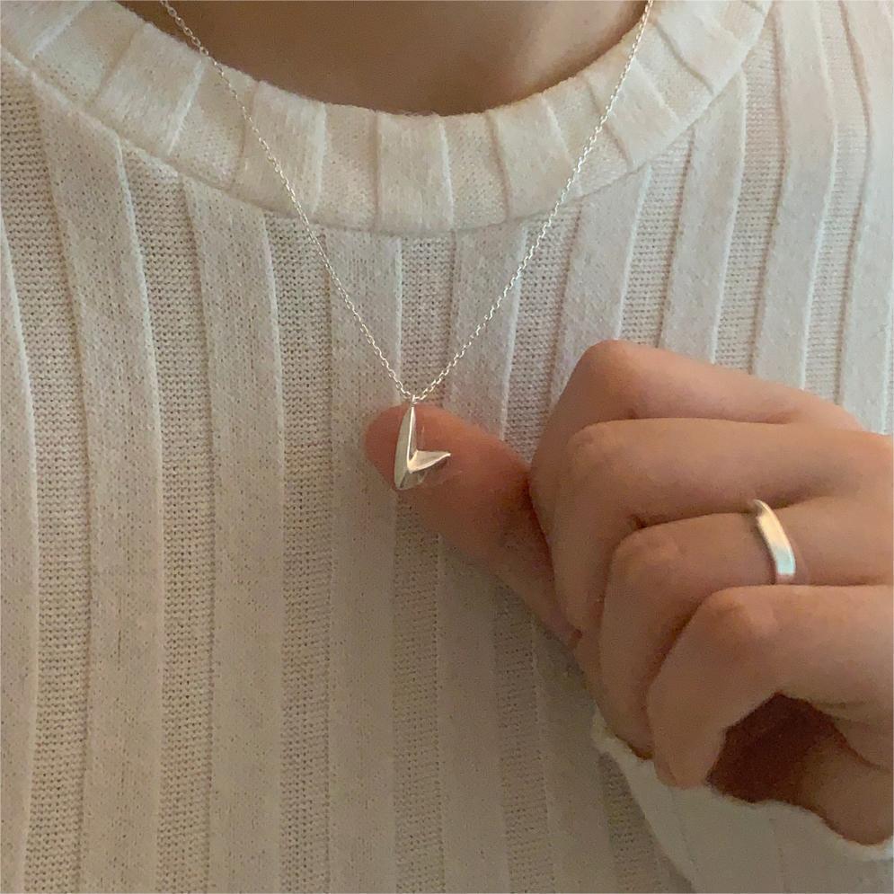 Серебряное ожерелье с белым медным покрытием, V-образной формы - Корейский стиль, Неправильный дизайн, Простой холодный стиль