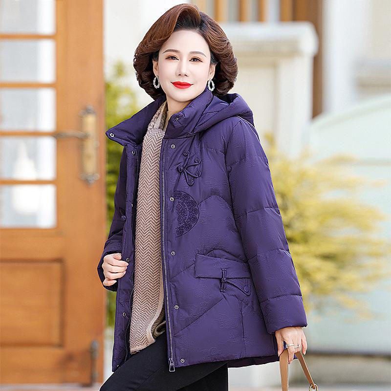 Белый пуховик из гагачьего пуха женский короткий с вышивкой новый для мам среднего и пожилого возраста зимняя одежда большого размера пуховик с капюшоном