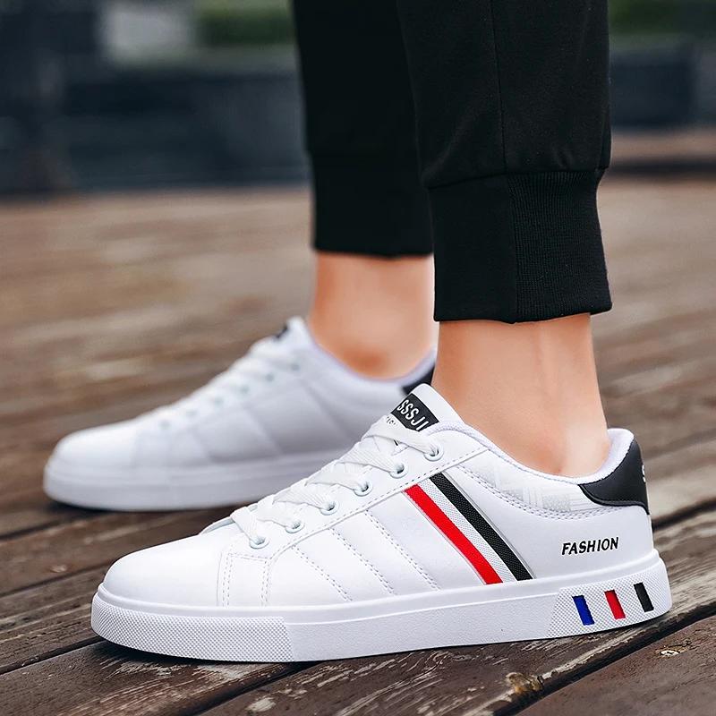 Мужская повседневная спортивная обувь для мужчин, легкие кроссовки из искусственной кожи, дышащие мужские туфли на плоской подошве белого цвета, теннисные туфли