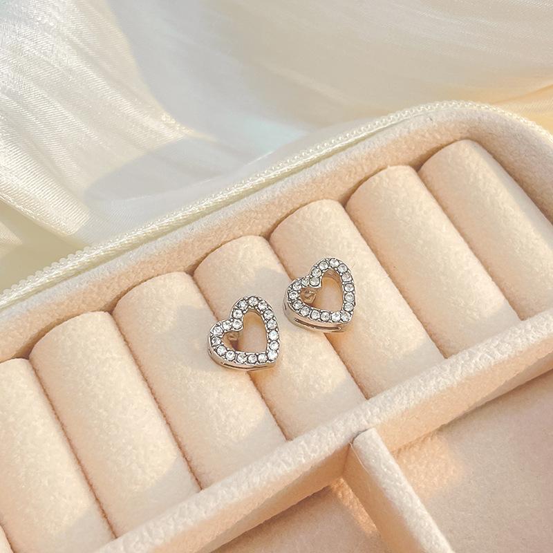 Summer New Products Are Simple, Personalized, Slightly Inlaid With Diamonds, Love Studs, Exquisite, Small, Trendy, Cool, Sweet, And Thin.
