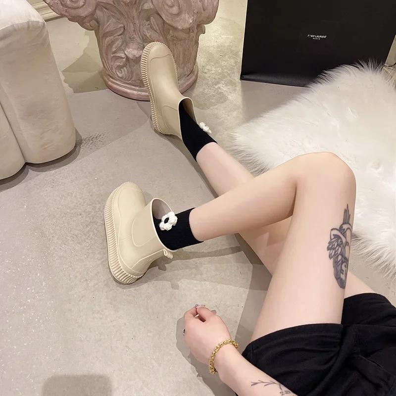 Модные женские резиновые сапоги для отдыха на открытом воздухе, водонепроницаемые женские дождевые туфли с толстой подошвой, противоскользящие, легкие, из ПВХ, ботильоны без застежек, летние