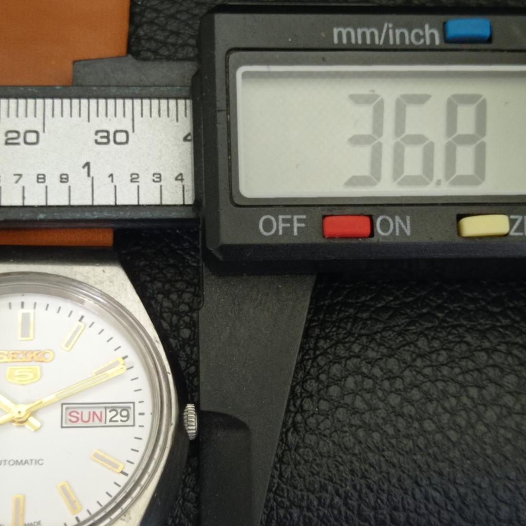 JAPAN VINTAGE SEIKO 5 AUTOMATIC MENS WHITE COLOR DIAL WATCH A701489-5 R206b-a701489