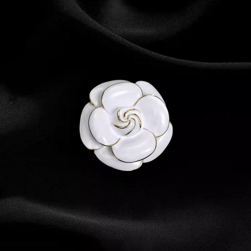 Xiaoxiangfeng Camellia Brooch, A High-end Feminine Charm, Retro and Versatile Brooch, Elegant and Grand Coat Pin