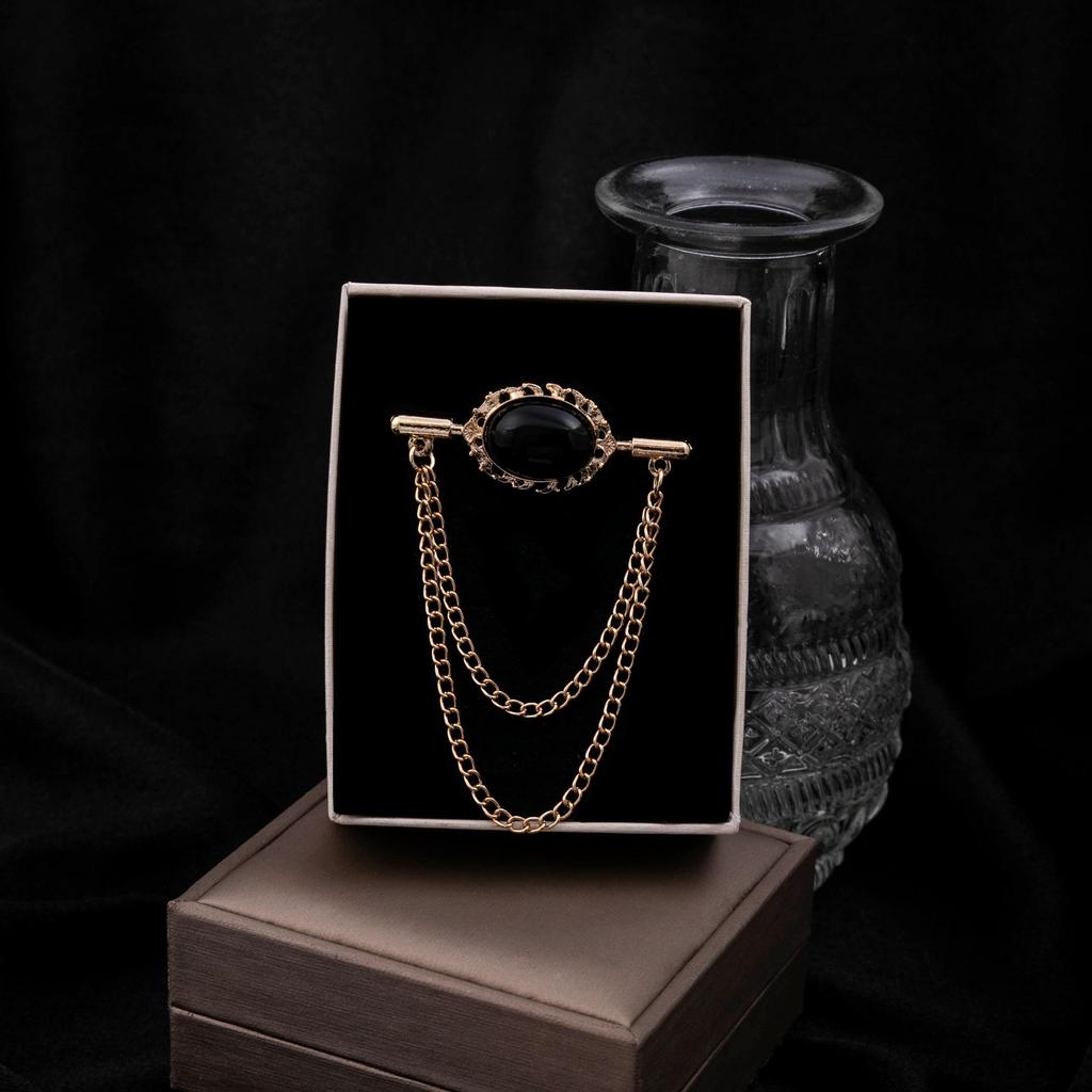 Мужская брошь-корона с двойной кисточкой-цепочкой и стразами