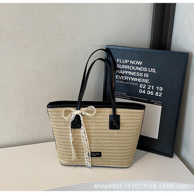 Casual woven straw bag fashionable beach vacation large capacity bag commuting seaside simple and versatile portable tote bag