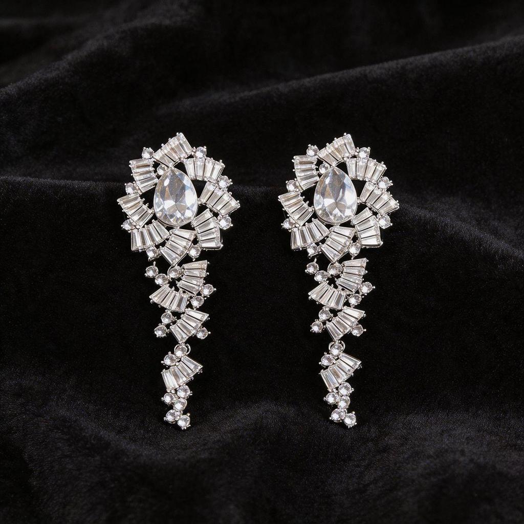 Серебряная Игла Роскошные Серьги-Гвоздики с Цирконами в Форме Капли Воды: Дизайн высокого класса для женщин