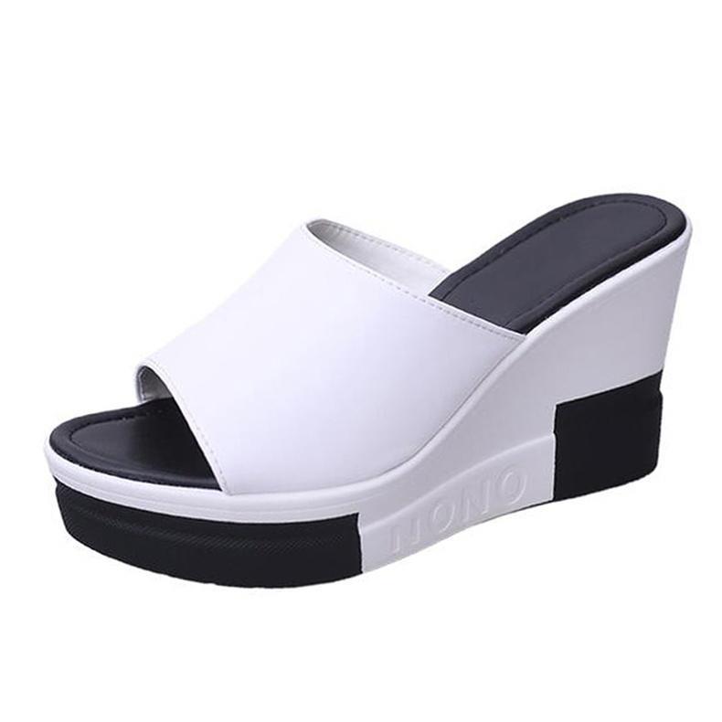 Женские босоножки на танкетке на высоком каблуке