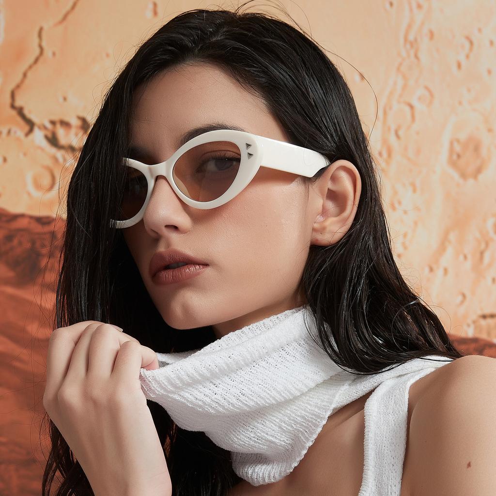 Круглые очки 23087 Треугольные заклепки Овальные солнцезащитные очки мужские кошачий глаз ретро солнцезащитные очки женские